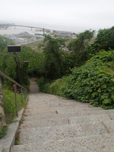 日和山山頂へと続く階段