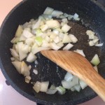 玉ねぎを炒める