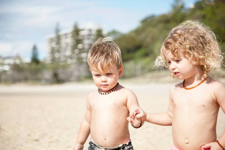 アンバー（琥珀）ジュエリーを、海外セレブの子ども達が身につけている ...