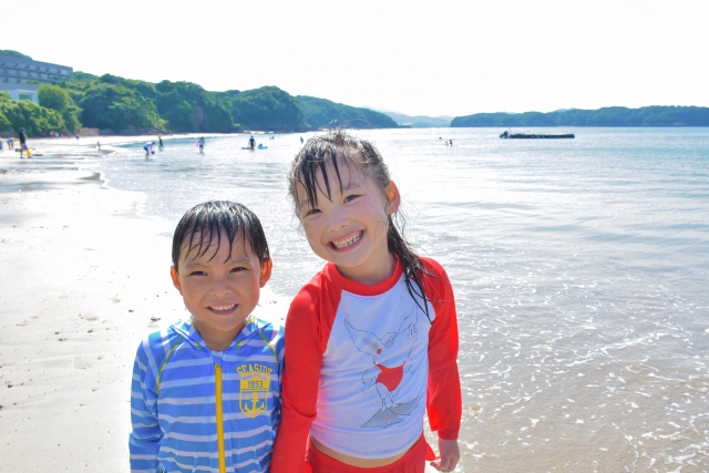 海水浴場のきょうだい