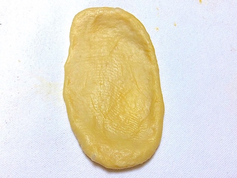めん棒で楕円形に