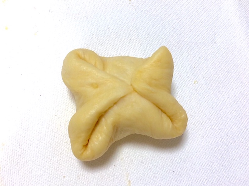 さらに左右を重ねた生地