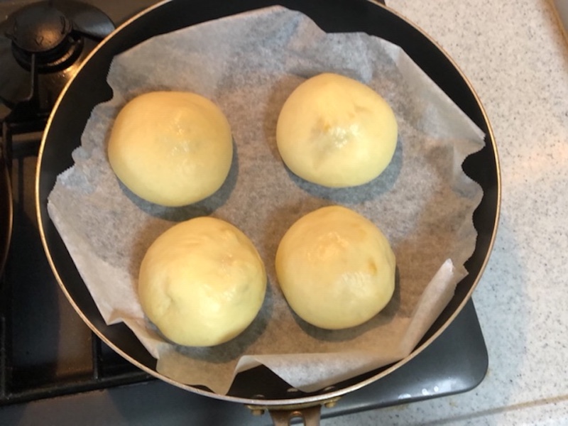 さらに膨らんだ丸めた生地