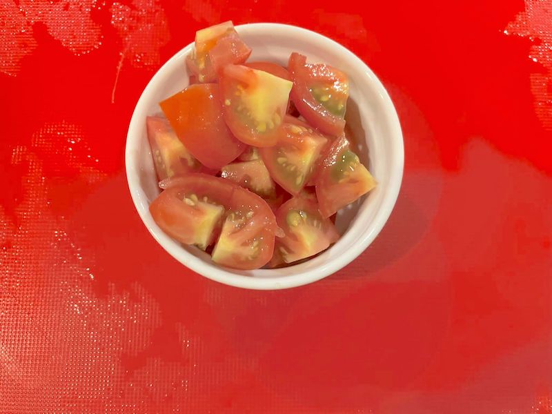 トマトも小さく切って